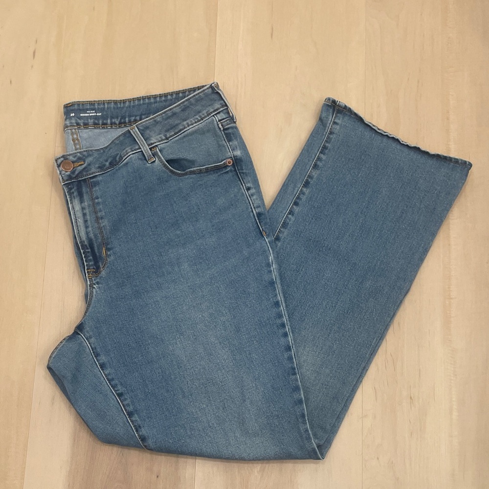 Old Navy Women's Straight Leg Jeans in Blue
